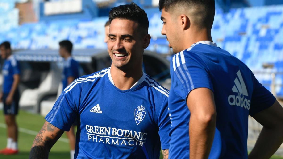 Nano Mesa, junto a Clemente en su primer entrenamiento, este sábado, con el Real Zaragoza.