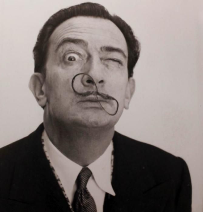 El bigoti de Dalí convertit en el símbol de l’infinit en una de les fotos de Halsman.