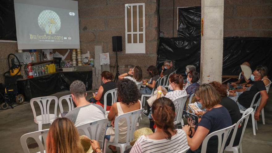 Proyección de una obra en el Festival de Cans.