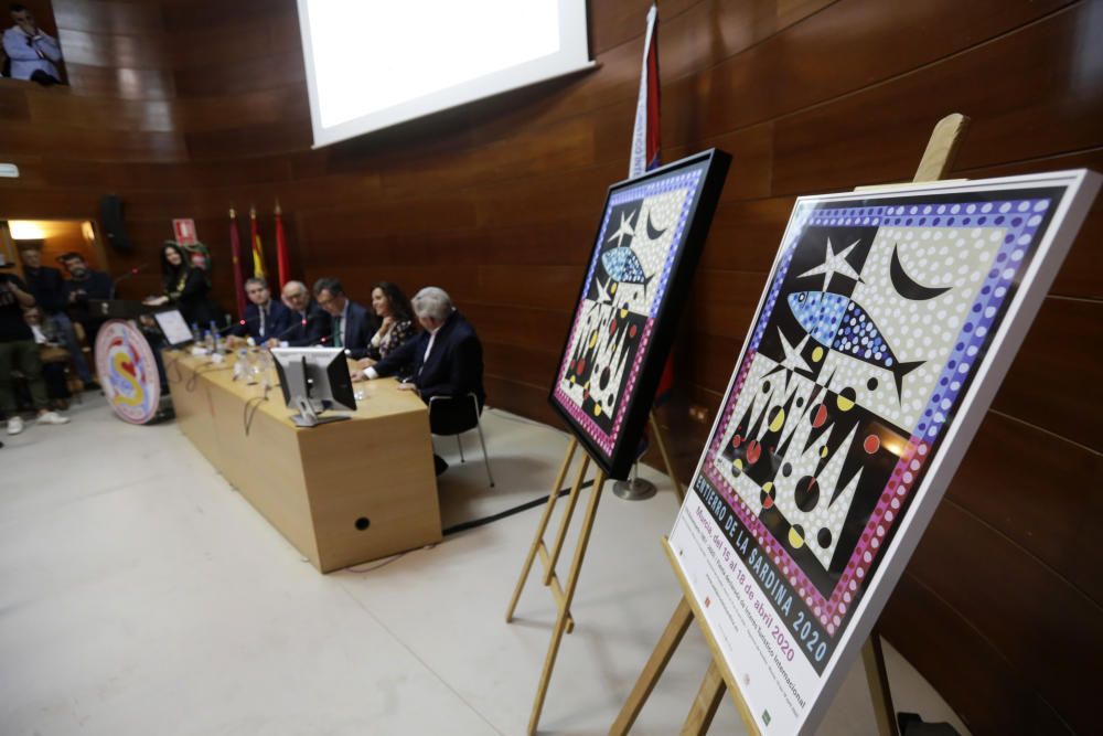 Presentación del cartel del Entierro de la Sardina y posterior reparto de pasteles de carne