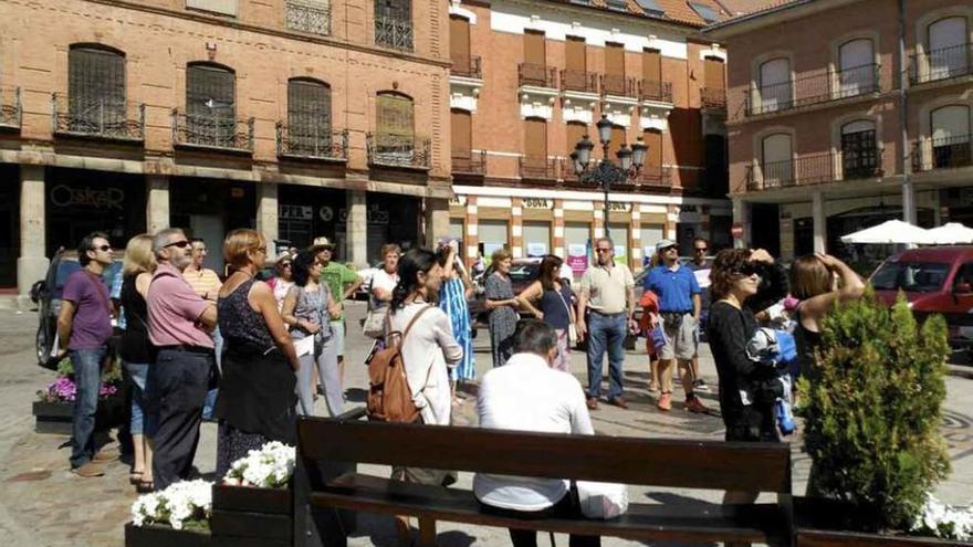 El grupo de personas que ayer participaron en la visita guiada del Patronato de Turismo.