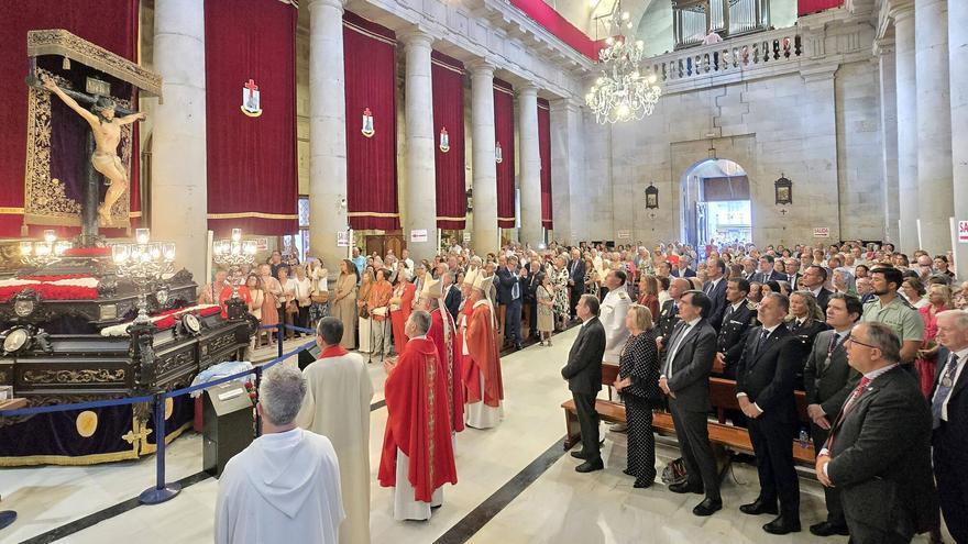 Antonio Fernández Valín, obispo de la diócesis, presidió la Misa Solemne en una Colegiata abarrotada de vecinos y autoridades