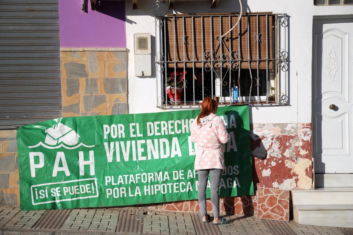 Cristina consigue aplaza su desahucio en Carlinda