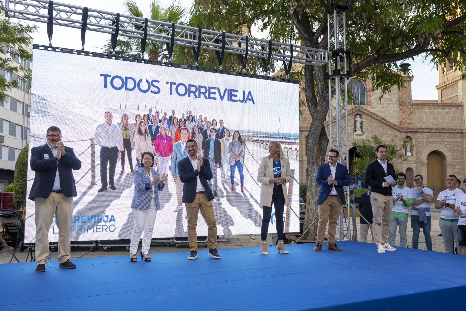 Mitin de arranque de campaña de Eduardo Dolón en la plaza de la Constitución de Torrevieja