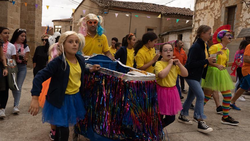 Desfile pasado por agua en Corrales