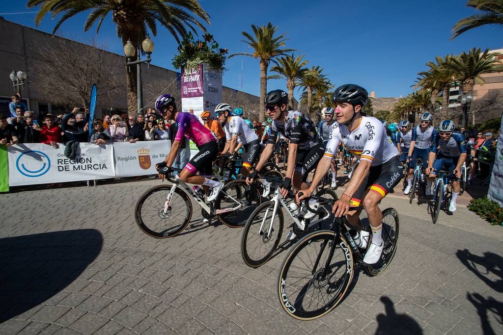 Vuelta Ciclista a Murcia: imágenes de la salida en Jumilla