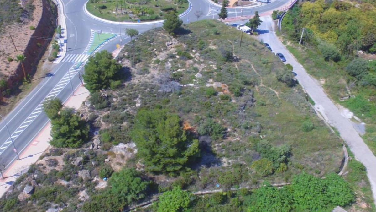 Zona donde se construirá el aparcamiento en superficie en Maro.