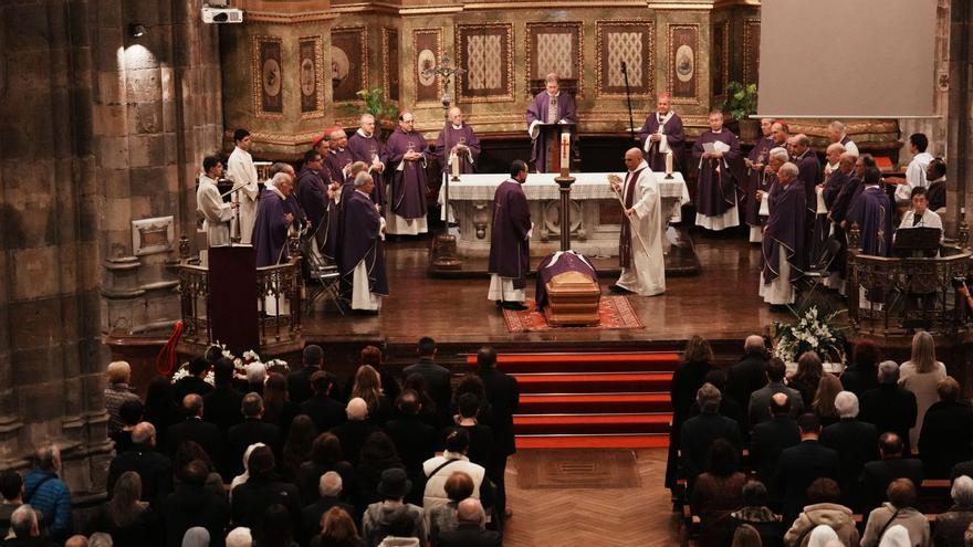 La Basílica de Begoña de Bilbao, durante el funeral por el exprelado zamorano y obispo emérito de San Sebastián. | H. Bilbao -Europa Press