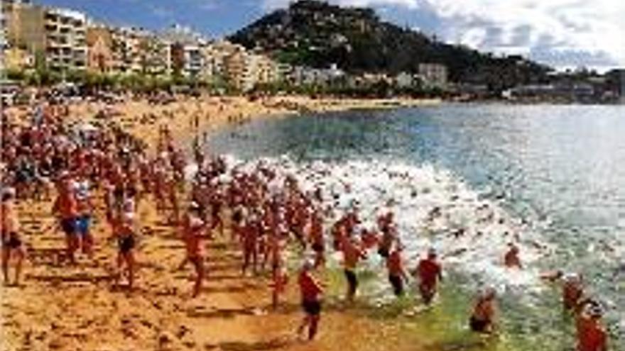 La 73a Travessia Popular pel Port de Blanes inicia un intens agost