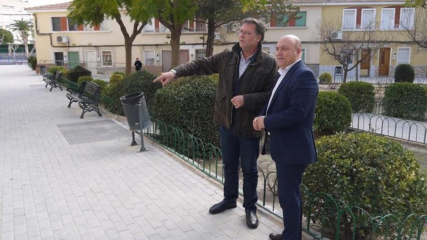 El alcalde, Pascual Lucas, y el edil Saorín visitan las obras.