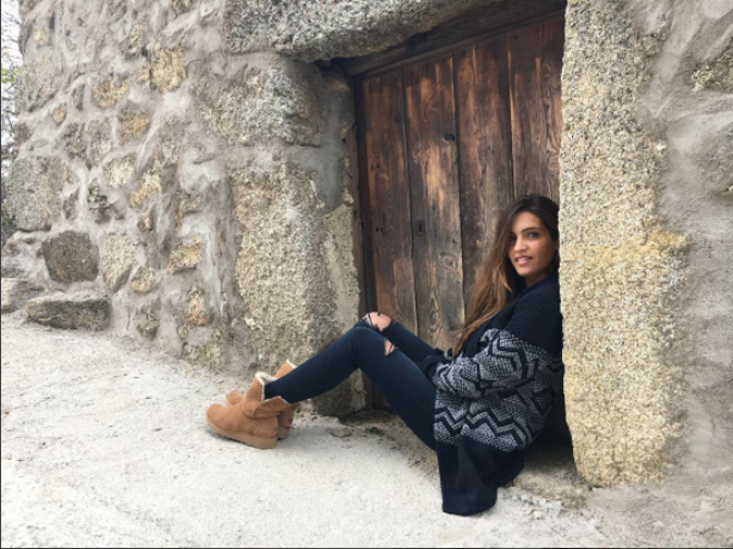 Sara Carbonero con look de invierno