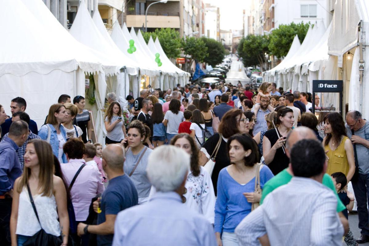 Ontinyent destaca el aumento de visitantes de otros municipios a la Fira de Tendes i Tapes