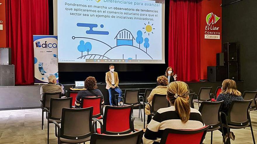 Iván Fernández y Rocío Martínez, al inicio de la sesión.