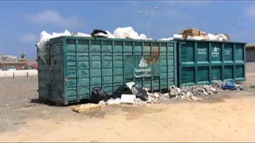 Un Museo Flotante lleno de basura en Torrevieja