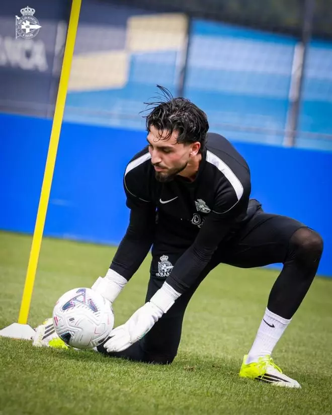 El portero de Ibiza Leo Román comienza los entrenamientos con el Deportivo de la Coruña