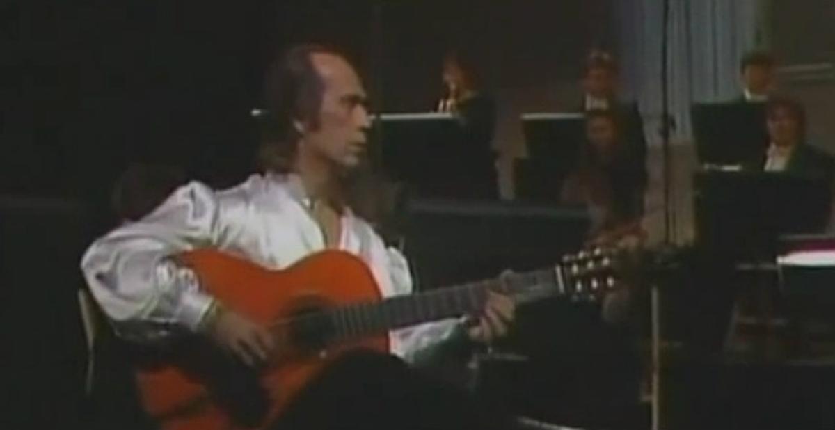 Paco de Lucía interpreta l’adagi del mestre Rodrigo.