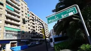 Una fuga de agua en la calle Miguel Servet de Zaragoza obliga de desviar tres líneas de autobús urbano