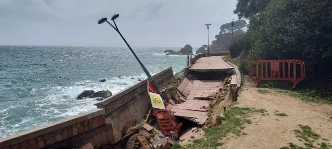 El temporal de mar impacta amb força al litoral de la Costa Brava