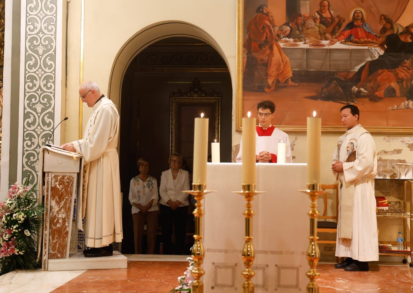 Primera misa en la parroquia de Picanya tras el paso de la dana