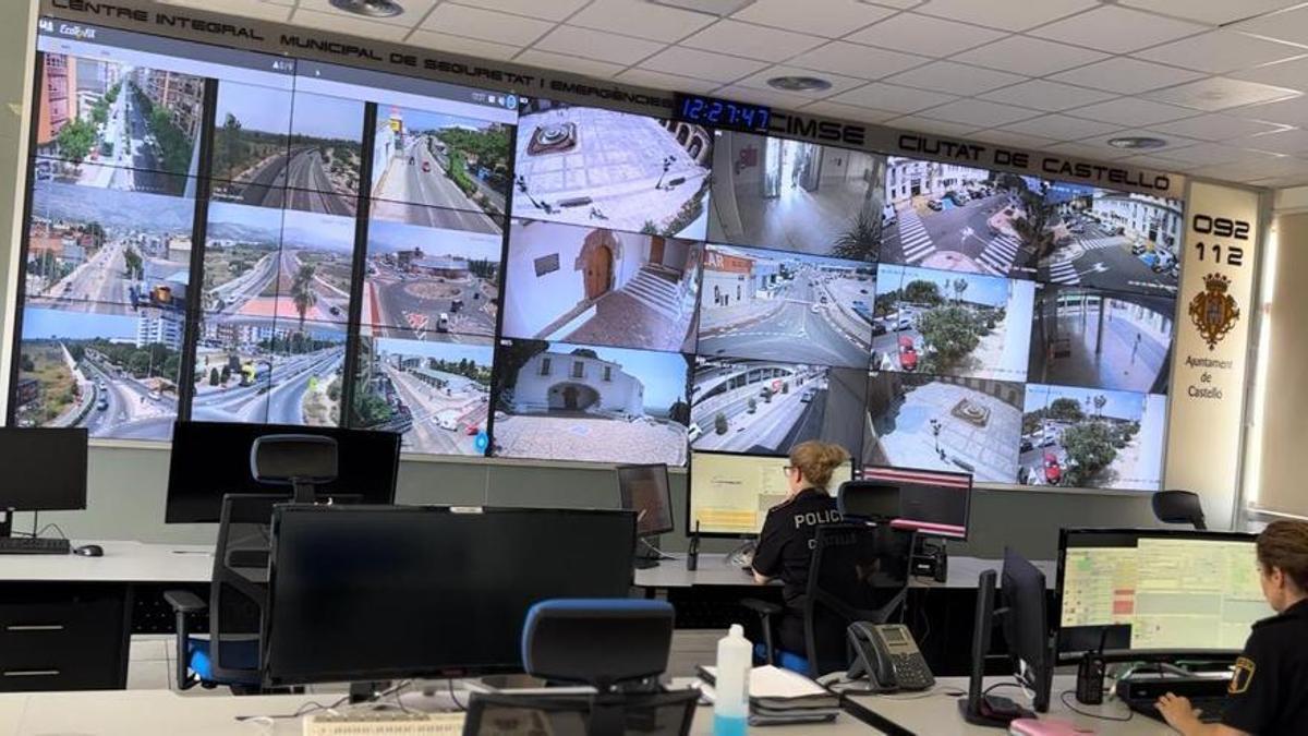Sala del 112 de la Policía Local de Castelló.-