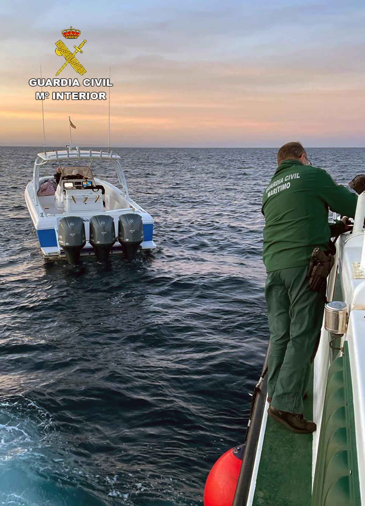 La Guardia Civil recuperó la lancha en Cabo de Palos.