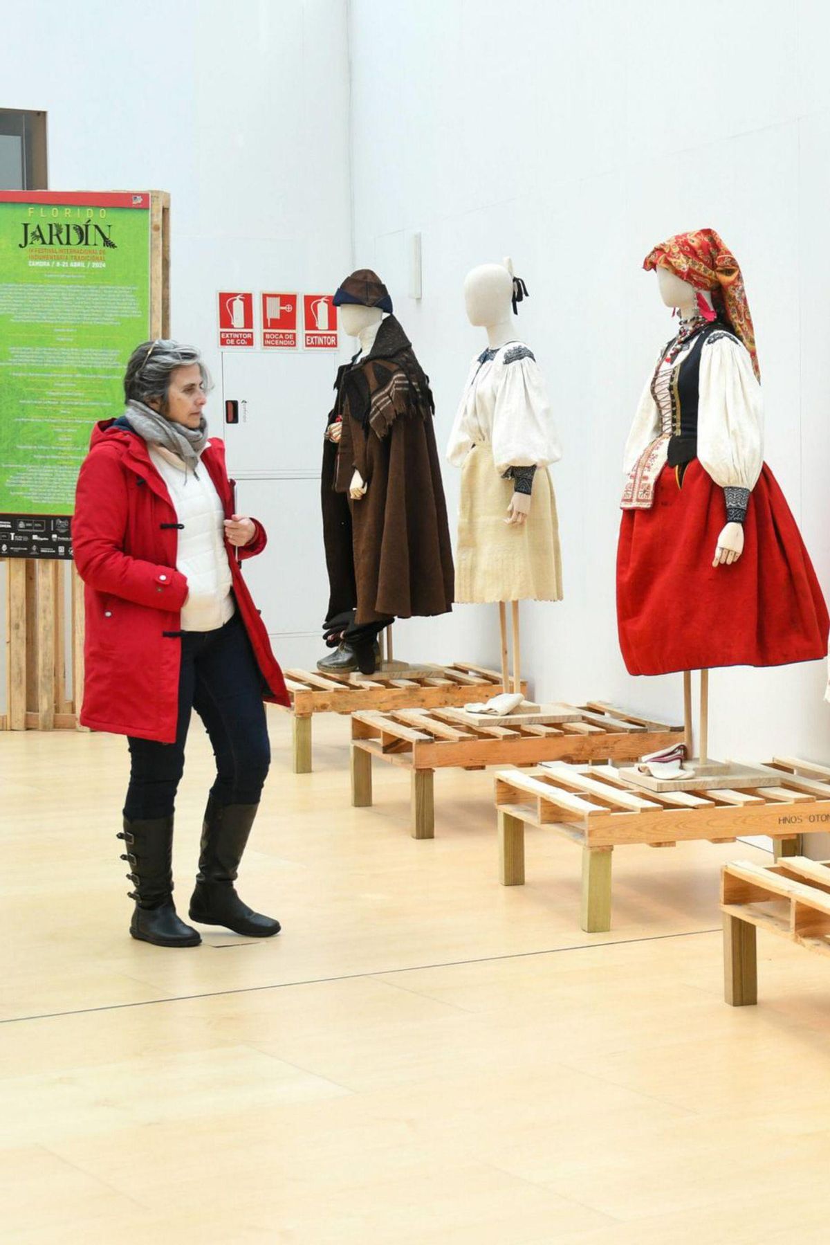 Una mujer en una muestra del Festival Internacional de Indumentaria. | M.A. L. (ARCHIVO)