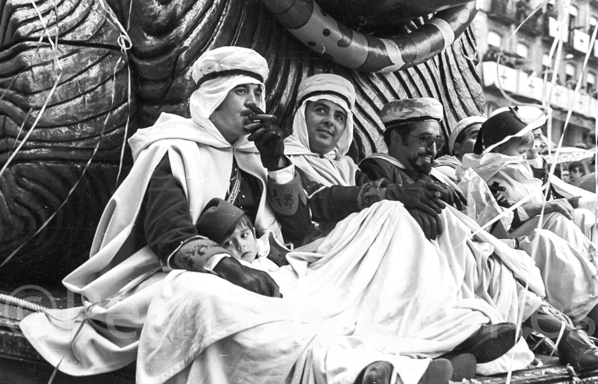 El otro punto de vista de Perfecto Arjones en las fiestas de los Moros y Cristianos de Alcoy en los años 60 y 70.