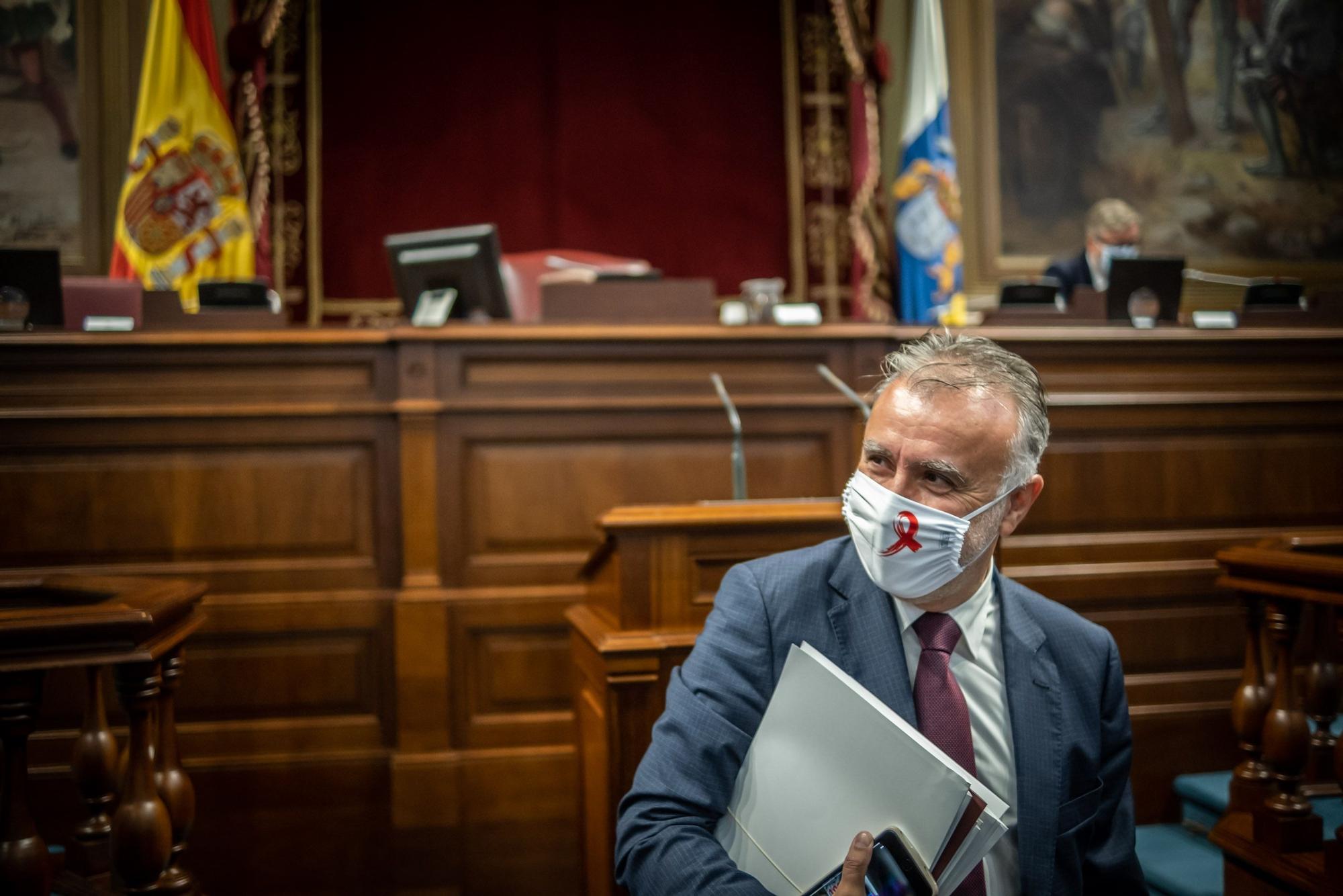 Pleno del Parlamento de Canarias celebrado el 1 de diciembre de 2020