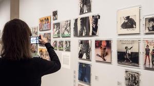 Uno de los apartados de la exposición ’Total Records’ que reúne 250 portadas de vinilos en Foto Colectania.