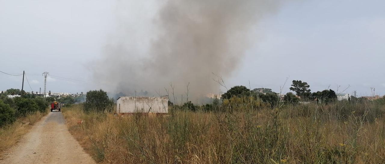 L&#039;incendi ha provocat una densa fumeguera