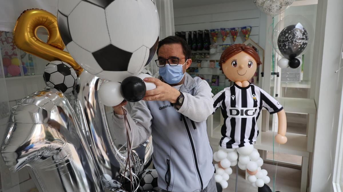 El centenario del CD Castellón también se celebra con globos