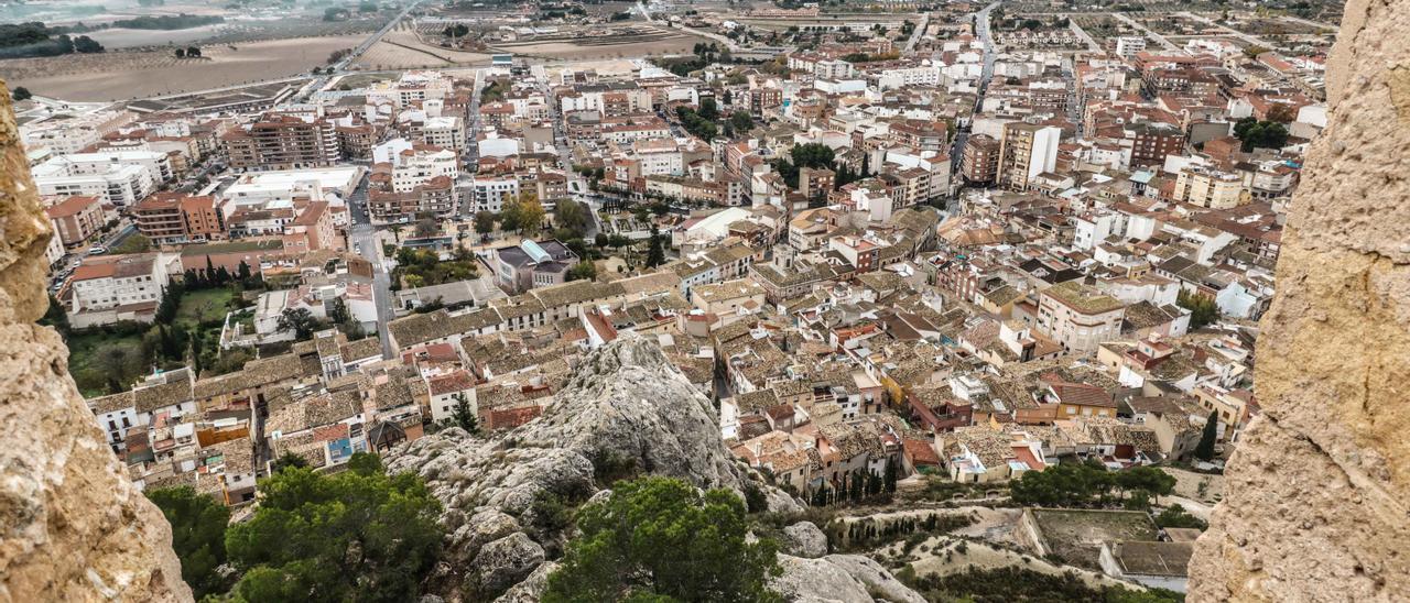 Panoràmica del nucli urbà de Castalla, que acollirà aquest cap de setmana la Fira de la Fantasia dedicada a Enric Valor.