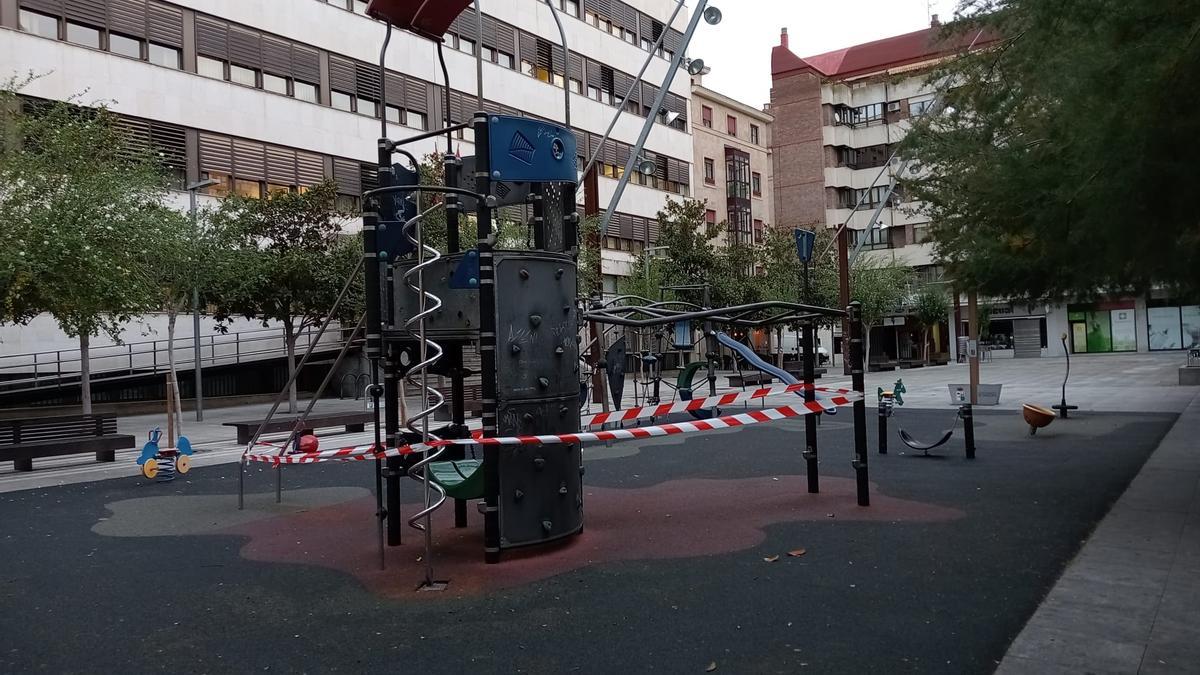 Uno de los juegos principales del parque, precintado.