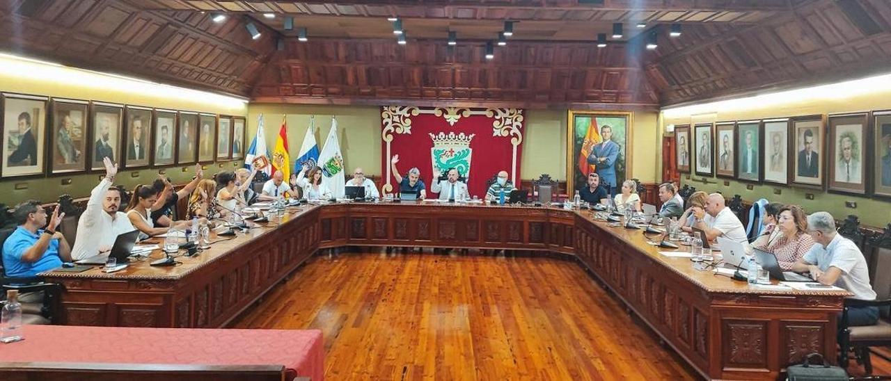 Pleno en el Ayuntamiento de Puerto de la Cruz en julio de 2022