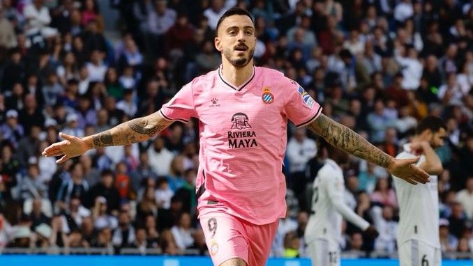 Joselu celebra su gol en el Bernabéu de este sábado.