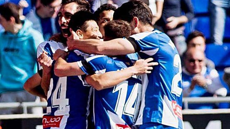 Els jugadors de l&#039;Espanyol celebren el 3-1 a l&#039;RCDE Stadium.