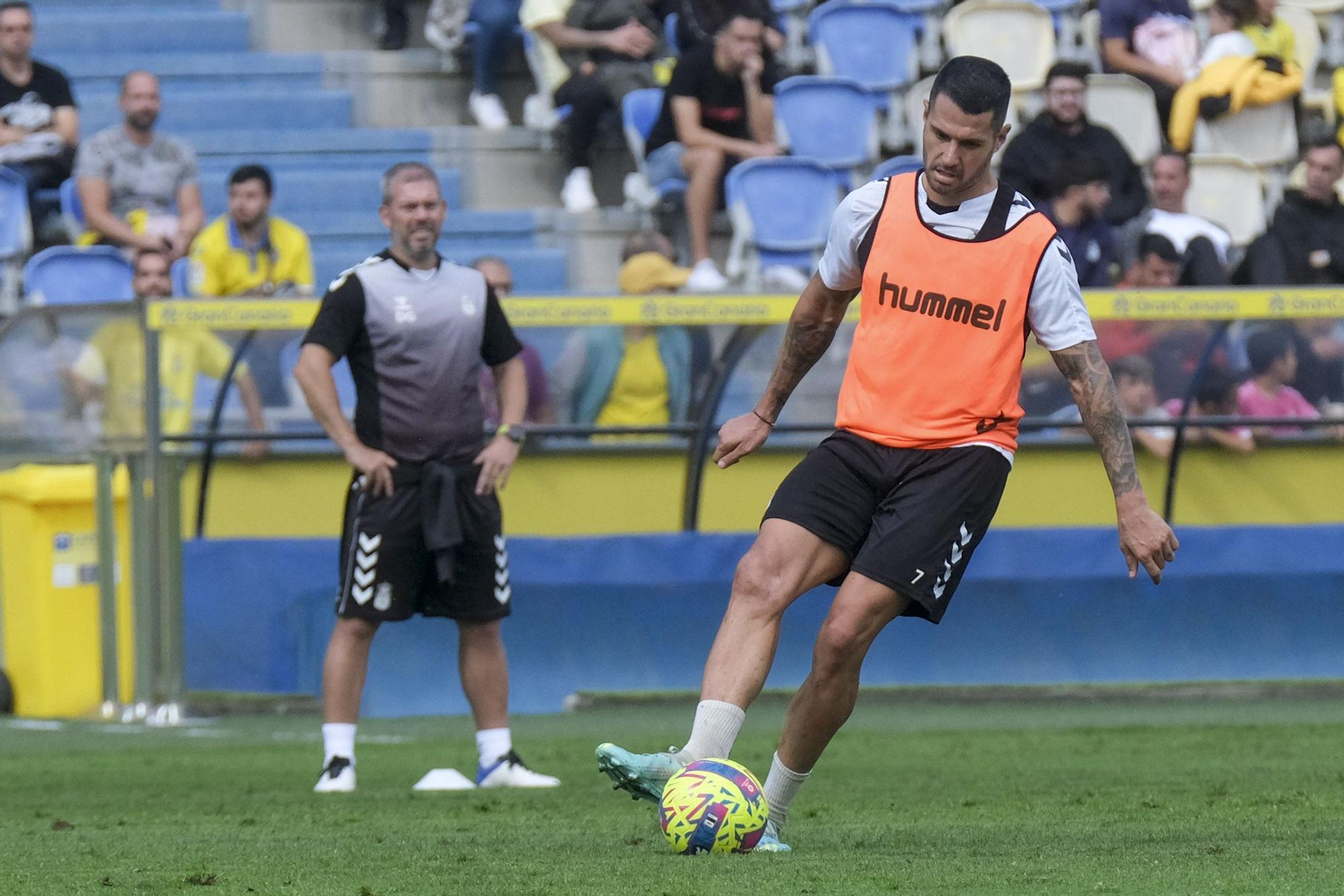 La UD Las Palmas entrena a puerta abierta