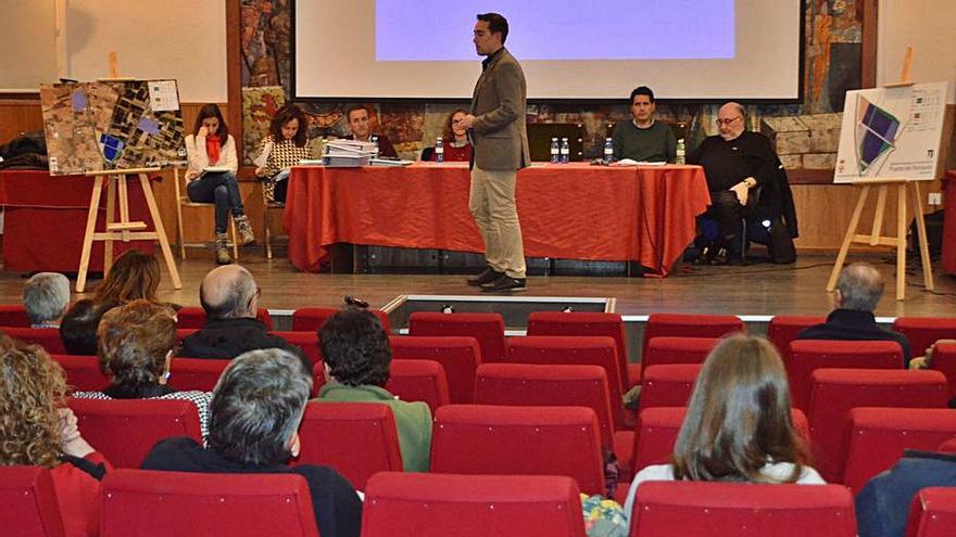 Encuentro mantenido antes de la pandemia por el alcalde con propietarios de los terrenos. | E. P.