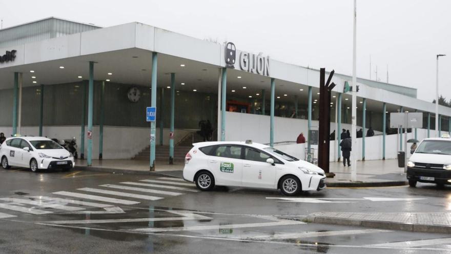 Gijón clama contra su &quot;apeadero&quot;: &quot;A ver si con el AVE se acelera la estación de verdad&quot;