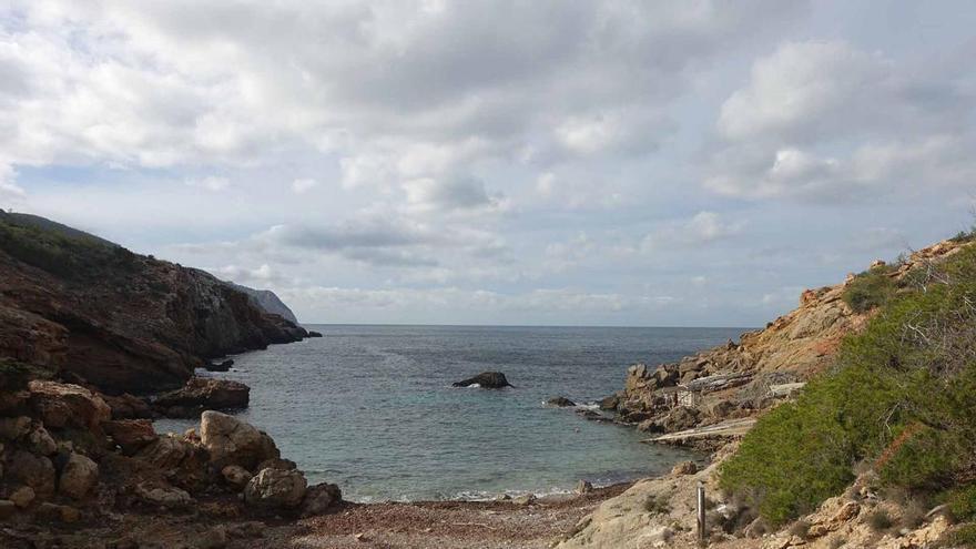 Man dies after falling from a cliff in northern Ibiza