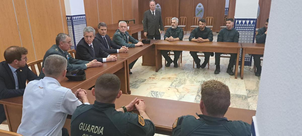 Reunión en Sevilla del director general de la Guardia Civil, Leonardo Marcos, con compañeros de los dos guardias fallecidos