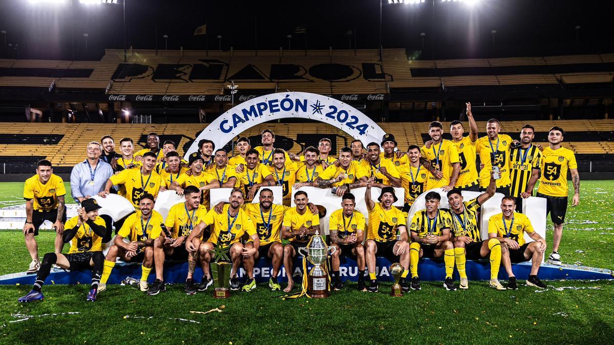 Peñarol celebra el título.