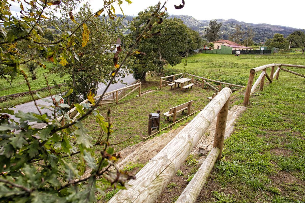 El área recreativa de Campiello, en Llanera, un paraíso entre castaños