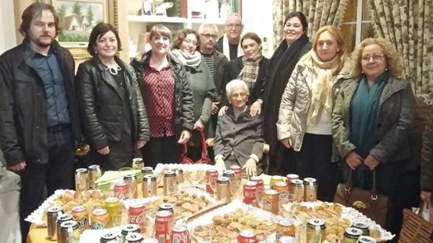 Bétera felicita a una vecina  por su cien cumpleaños