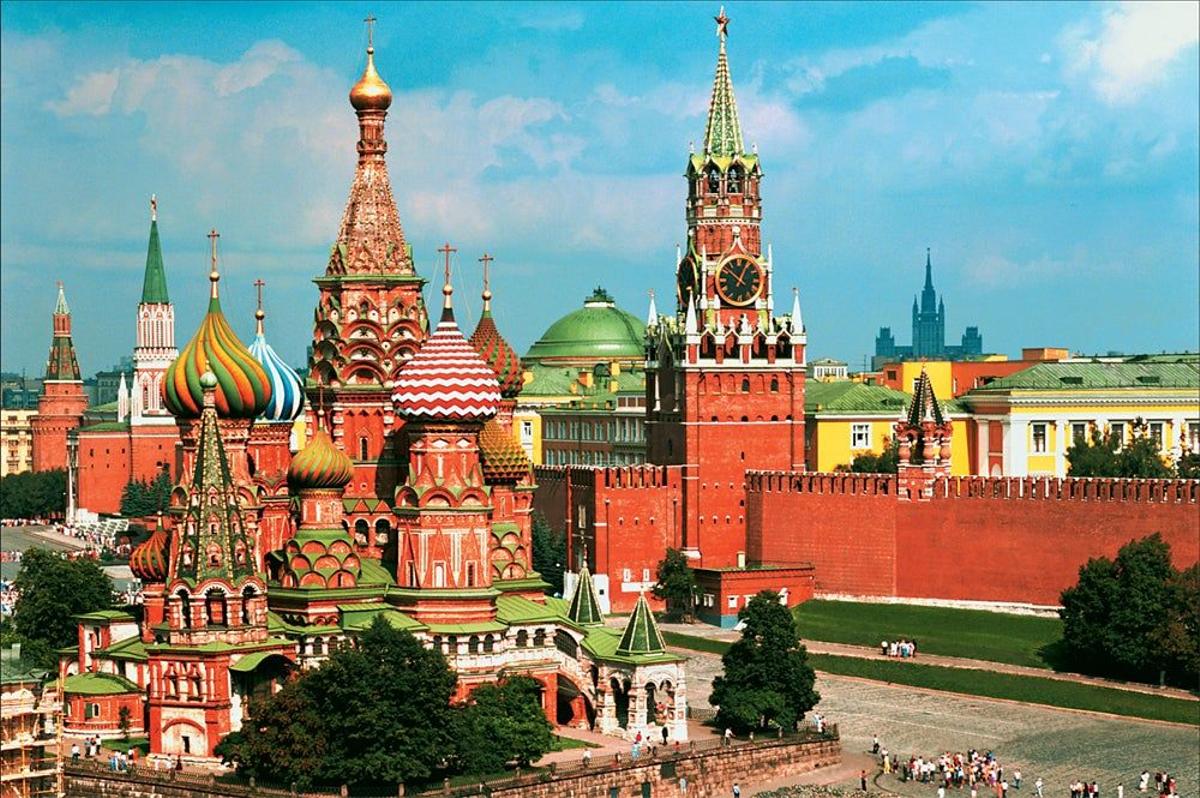 Kremlin y San Basilio, en Moscú (Rusia)