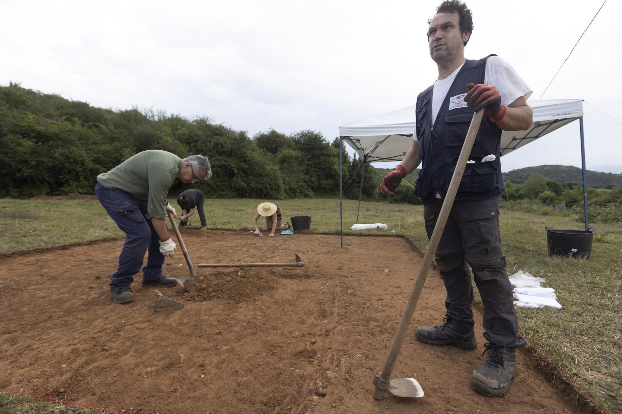 En imágenes: Así buscan los arqueólogos  la calzada romana que conectaba con la villa de La Estaca