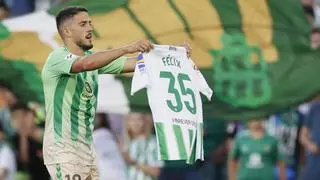 El Betis le dedica el triunfo frente al Almería a Félix Garreta (3-2)