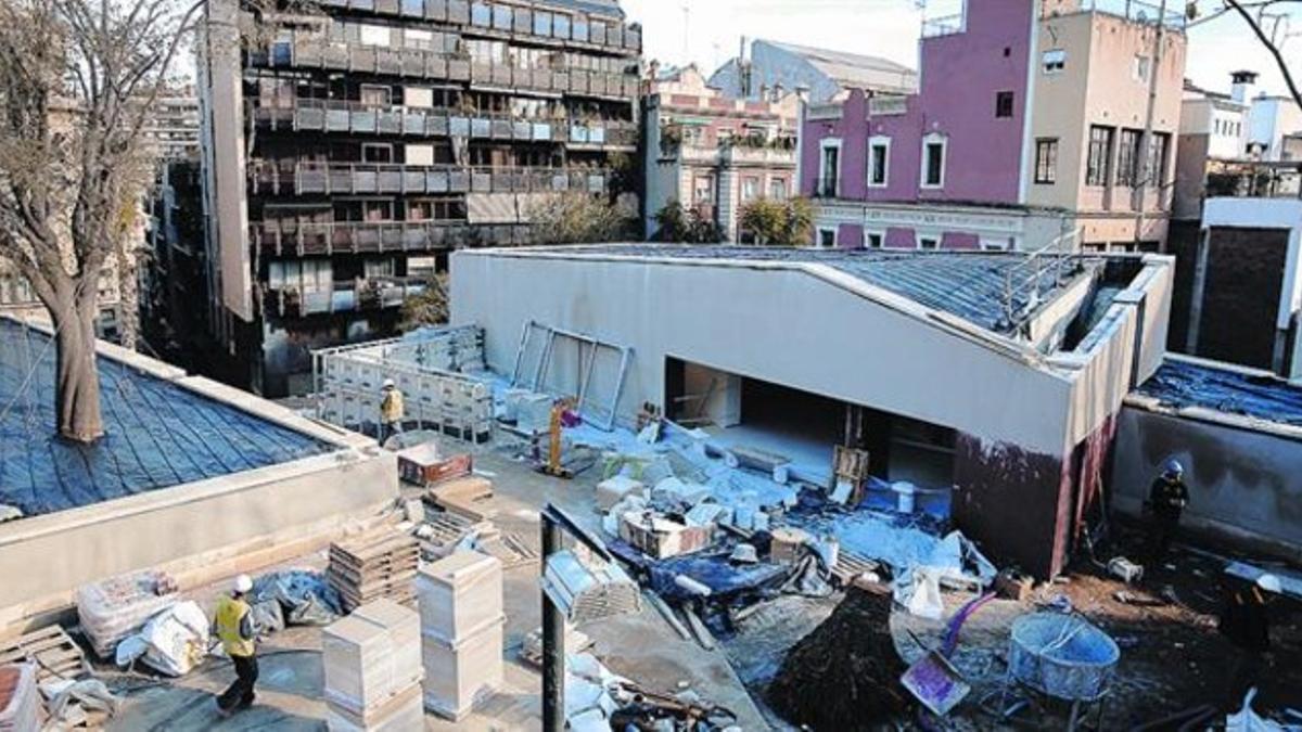 En construcción  Obras de la futura Biblioteca Joan Maragall, ayer en Sant Gervasi.