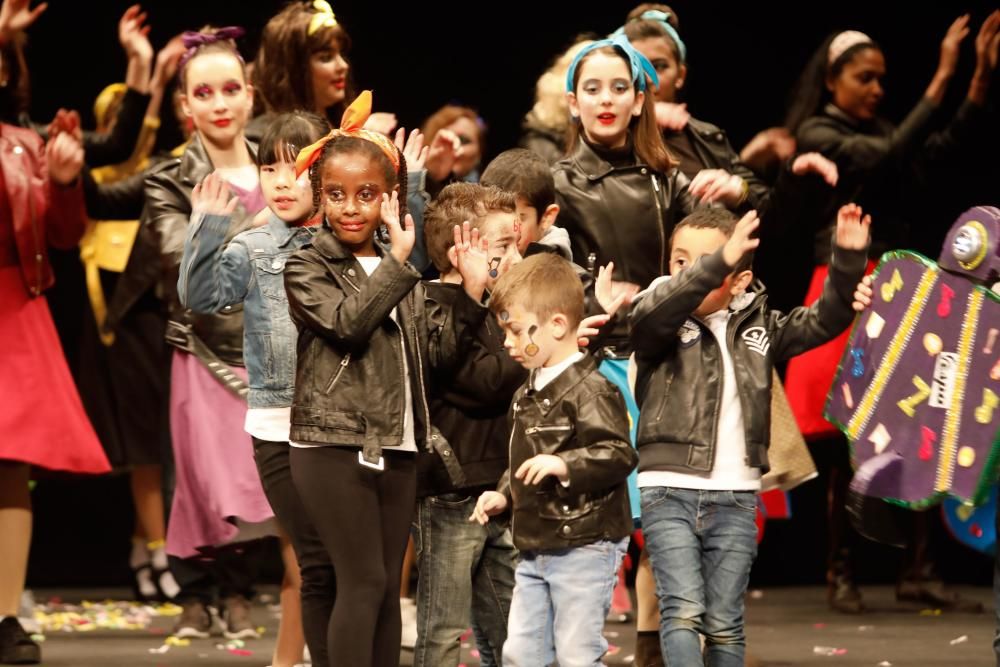 Desfile infantil de disfraces en el Jovellanos