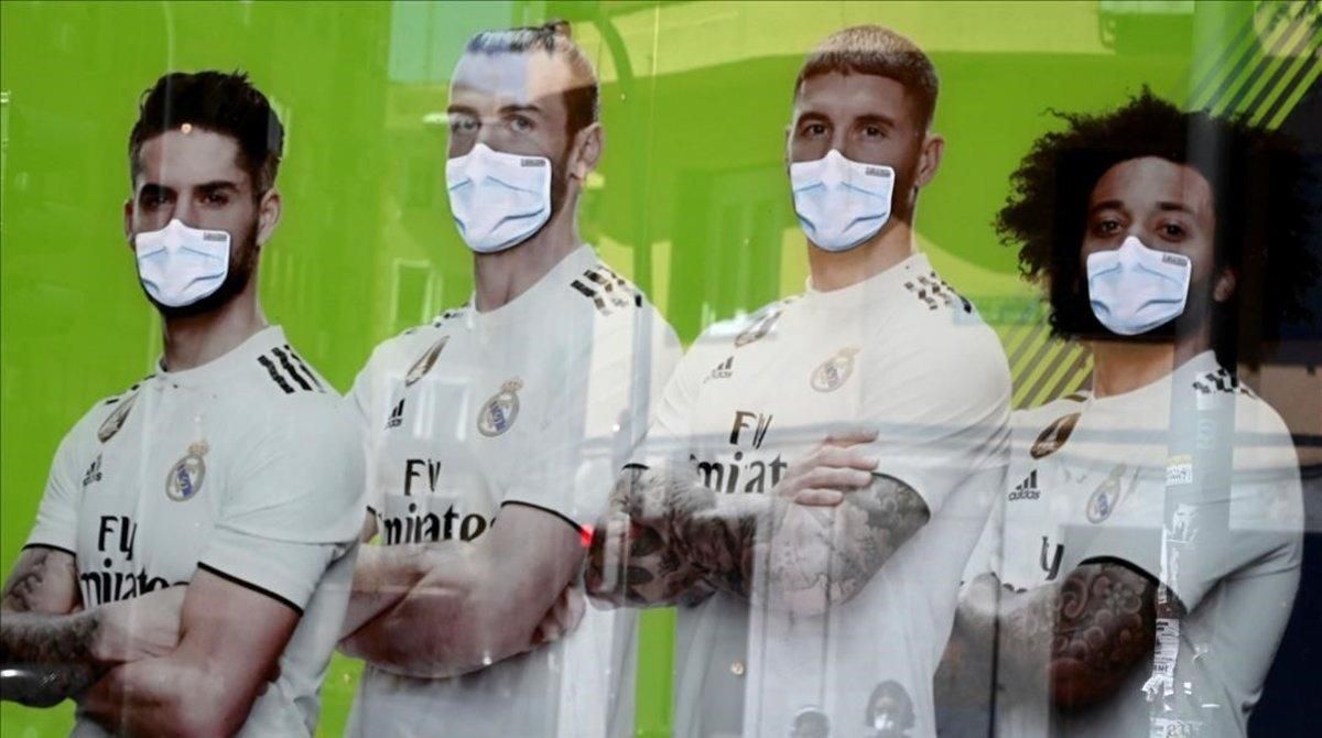 rozas53306908 a gambling hall s advertising poster depicting isco  gareth 200503232811